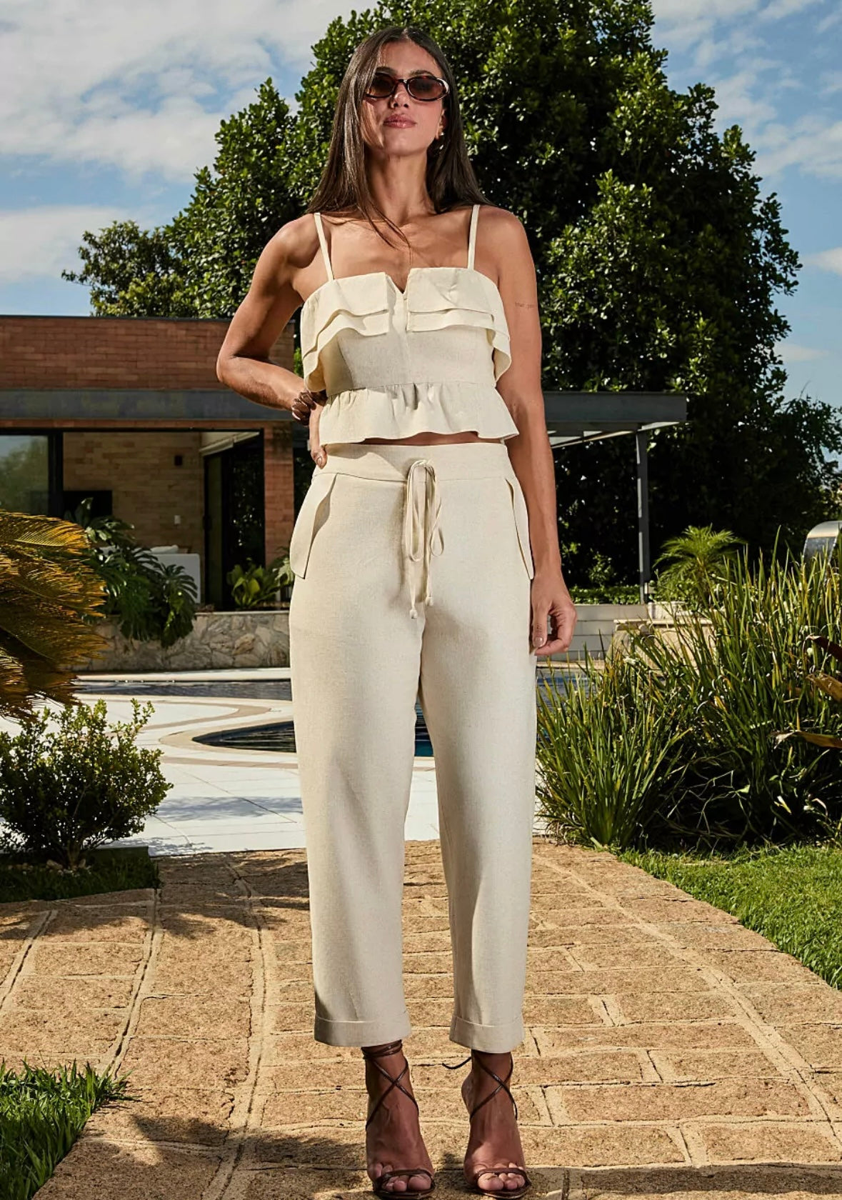 Conjunto Calça Barra Italiana e Cropped com Babado