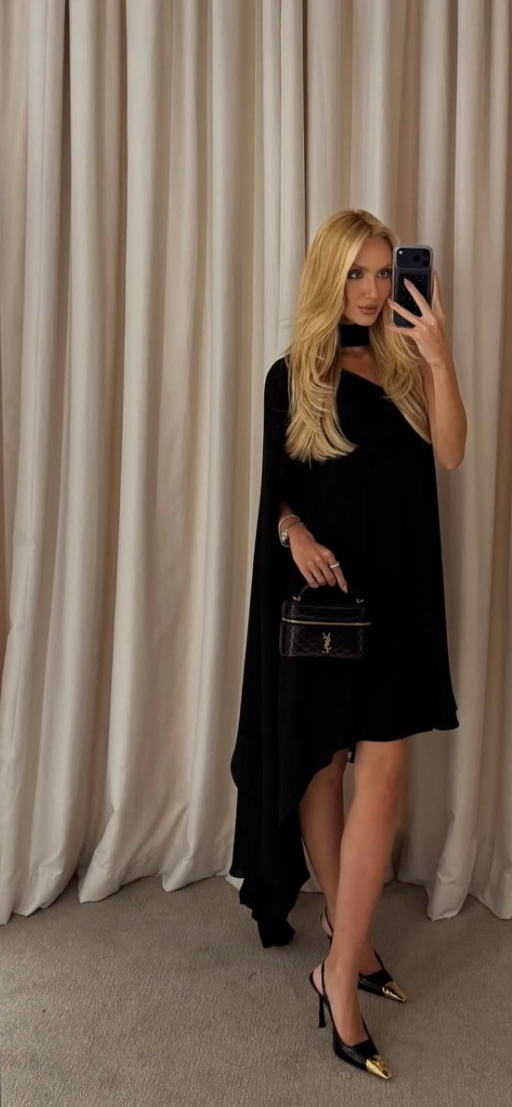 Vestido Um Ombro Só Assimétrico com Faixa para Amarração