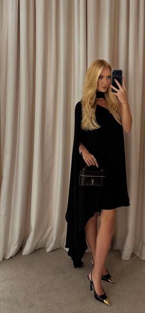 Vestido Um Ombro Só Assimétrico com Faixa para Amarração